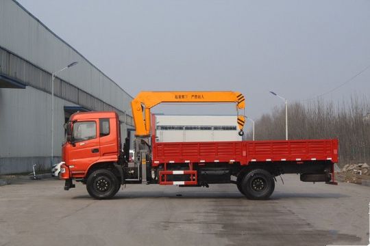 點擊查看詳細(xì)信息<br>標(biāo)題：6.3噸東風(fēng)180馬力隨車吊 閱讀次數(shù)：1535