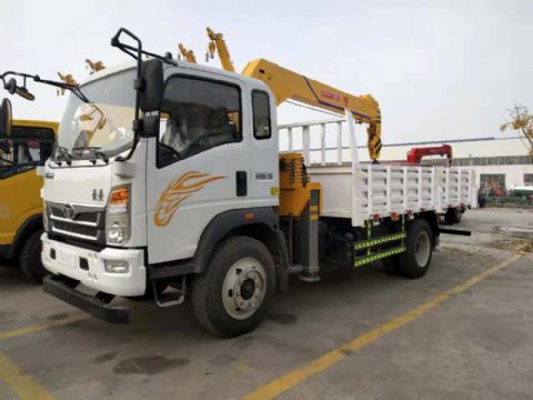 點擊查看詳細(xì)信息<br>標(biāo)題：5噸重汽豪曼隨車吊 閱讀次數(shù)：2590
